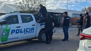 Allanamientos en Río Negro: secuestran celulares y una moto en medio de una investigación por extorsión