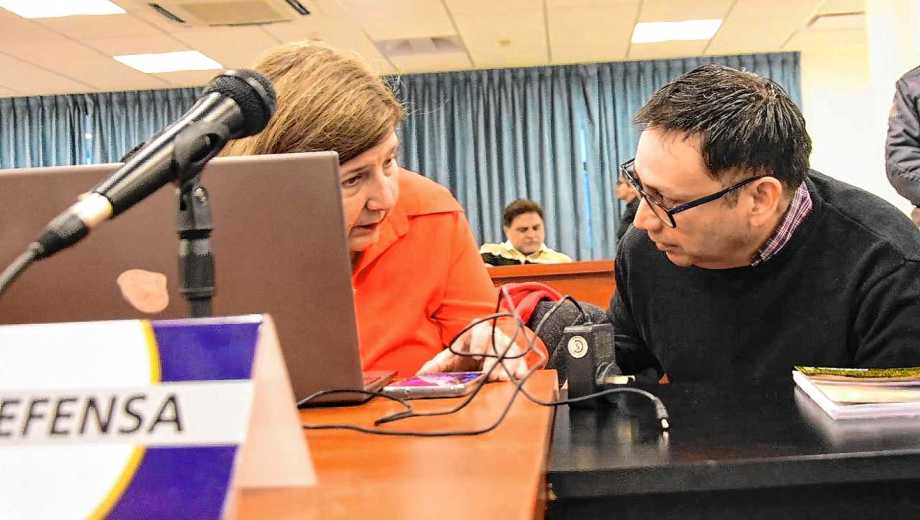 Sánz, con su abogada la defensora pública de Circunscripción, Laura Giuliani. (Cecilia Maletti)