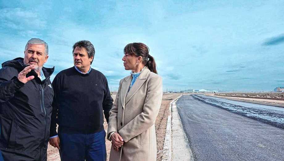 Recorrida oficial en la pavimentación de la avenida Eslovenia (foto Cecilia Maletti)