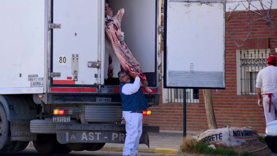 Retenciones a las carnes y granos. Foto: Mati Subat