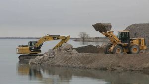 Para asegurar que haya agua en el verano en Neuquén iniciaron «tareas de dragado» en el sistema Mari Menuco
