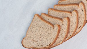 Sin gluten y sin harina: cómo hacer un pan lactal esponjoso, fácil y rápido