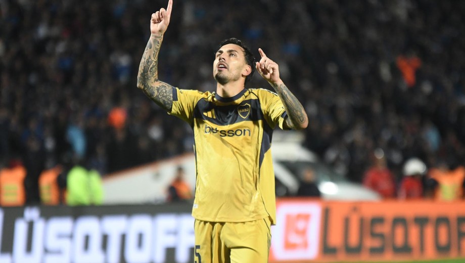 Paredes marcó el 1-0 con ayuda de un desvío en su primer gol desde que volvió a Boca. (Foto: Gentileza Olé)