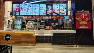 ¿Cuál es la famosa pizzería internacional que evalúa regresar a Argentina tras anunciar su cierre en Chile?