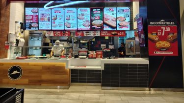 ¿Cuál es la famosa pizzería internacional que evalúa regresar a Argentina tras anunciar su cierre en Chile?