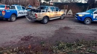 Viajaba en una camioneta pickup robada y fue interceptado por la policía en Neuquén