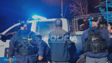 Cayó por pescar ilegalmente: lo detuvieron en la Ruta 40 con 21 truchas y descubrieron que era buscado por la Justicia