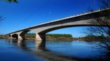 Imagen de Dramático rescate en Choele Choel: una mujer de 61 años cayó desde el puente que atraviesa el río Negro en la Ruta 250