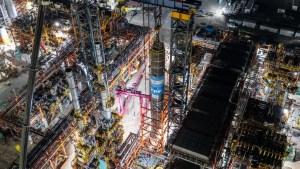 YPF instaló un nuevo reactor fabricado por IMPSA en la refinería de Luján de Cuyo