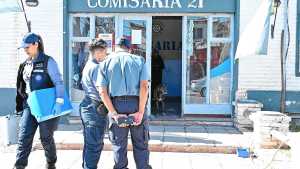 El policía que salvó a una mujer tras un incendio en Roca fue condenado por falsificar 24 cédulas judiciales