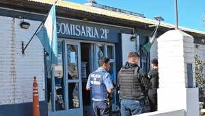 Dos policías detenidos en Roca serán acusados de integrar banda delictiva en Cipolletti: qué roles tenían y cómo operaban