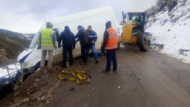 Esquivó un auto y casi desbarranca: la nieve complicó el tránsito en la Ruta 23, entre Villa Pehuenia y Aluminé