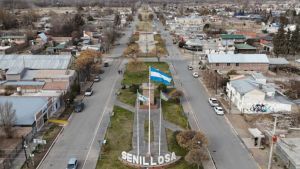 Mataron a un hombre de una puñalada en Senillosa: investigan el crimen y buscan al culpable