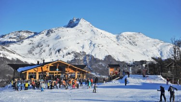 Un centro de esquí de la Patagonia extiende su temporada: hasta cuándo se puede disfrutar de la nieve en el Cerro Castor
