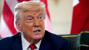 Donald Trump confirma un arancel universal del 10% a países con superávit comercial con Estados Unidos