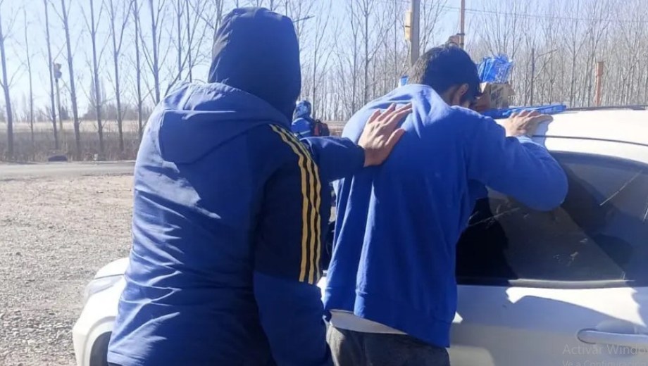 Detienen en Roca a un prófugo acusado de matar a balazos a una mujer en Tucumán 