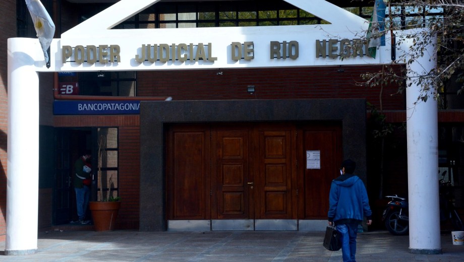 Deuda alimentaria millonaria en Viedma.