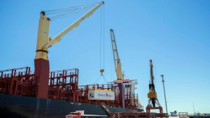 El puerto San Antonio proyecta su perfil energético y se abre el debate por la futura concesión