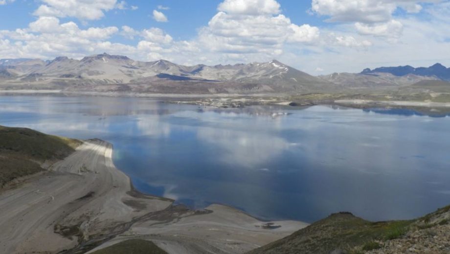 El complejo volcánico Laguna Maule  elevó su nivel de alerta por aumento de «actividad sísmica». Foto: Segemar