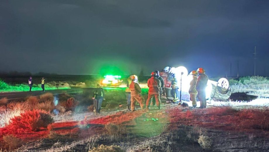 Vuelco en la Ruta 237. Foto: Bomberos de Picún Leufú