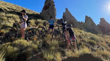 Pedalear sueños por el norte neuquino: la historia de Daiana Cárdenas y su Senda consciente