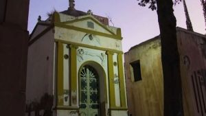 Neuquén secreta: un paseo nocturno por el cementerio, lleno de historias y misterios de la ciudad