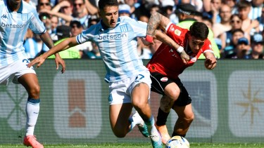 Independiente erró un gol insólito en la última e igualó ante Racing en el clásico de Avellaneda