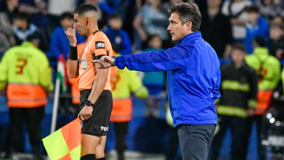 Barros Schelotto acaparó la atención en la victoria de Vélez ante Atlético Tucumán. (FBaires)
