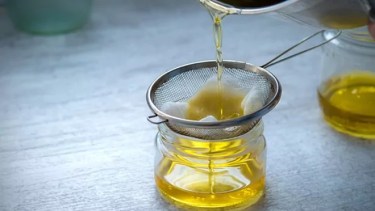 Ni después de cada fritura ni al mes: cuándo cambiar el aceite y cómo reutilizarlo de forma segura