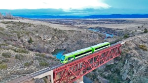 El tren que invita a descubrir la estepa bajo las estrellas, de Bariloche en primavera