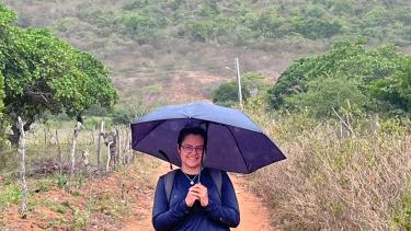 La investigadora de Brasil que desembarcó en Bariloche para estudiar las estrategias para afrontar enfermedades en Patagonia