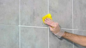 Cómo limpiar la pastina del baño y dejarla como nueva con trucos caseros y productos simples