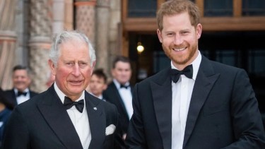 Reencuentro histórico: el rey Carlos y el príncipe Harry compartieron un té tras 19 meses de distanciamiento