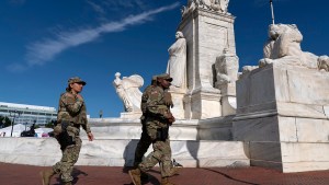 Trump “invade” Chicago