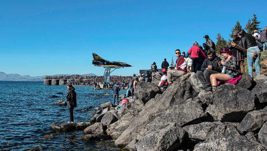 Miles de barilochenses participaron en el acto. Foto: Marcelo Martinez