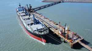 Histórico embarque en Santa Cruz: vuelve la exportación de carbón con destino a Brasil