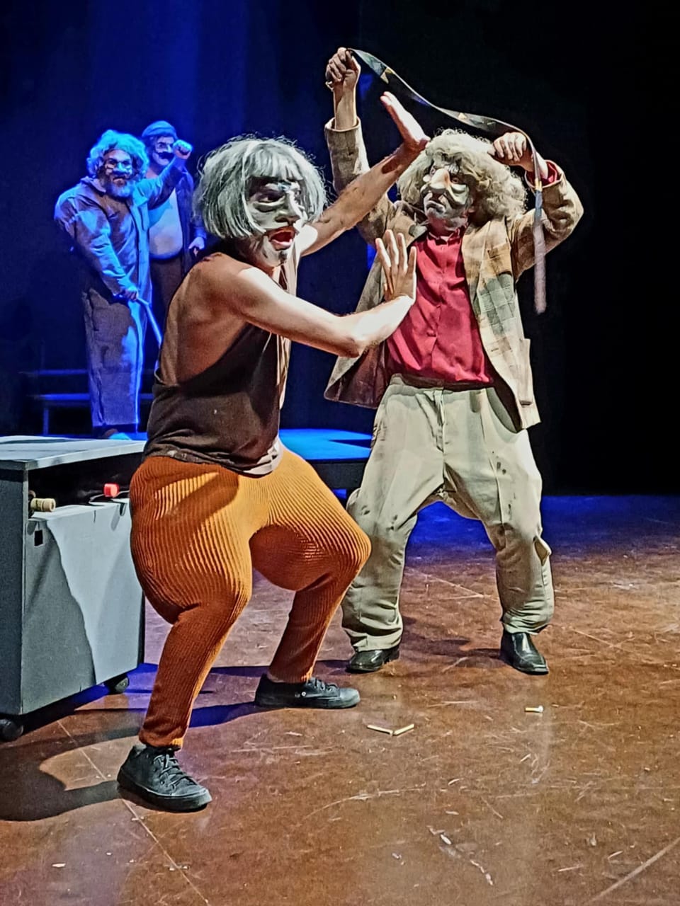 “BABEL, VECINDARIO AL REVÉS” Crónica bufa de una tragedia vecinal.