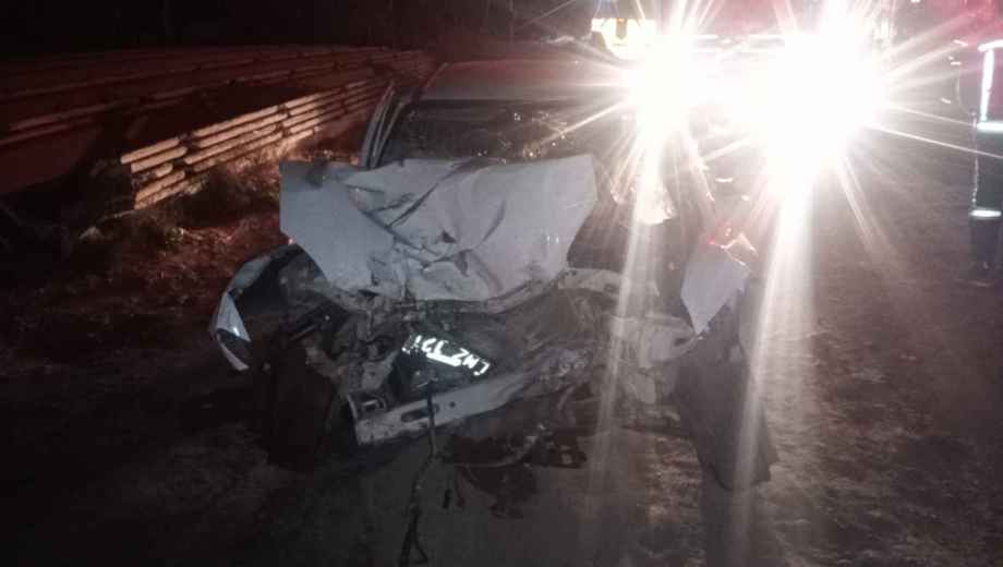 Un Chevrolet Classic chocó contra un camión en la curva del ex peaje. Foto: gentileza.
