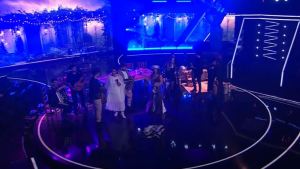 Soledad Pastorutti le enseñó a Nico Occhiato su mayor destreza: cómo revolear un poncho