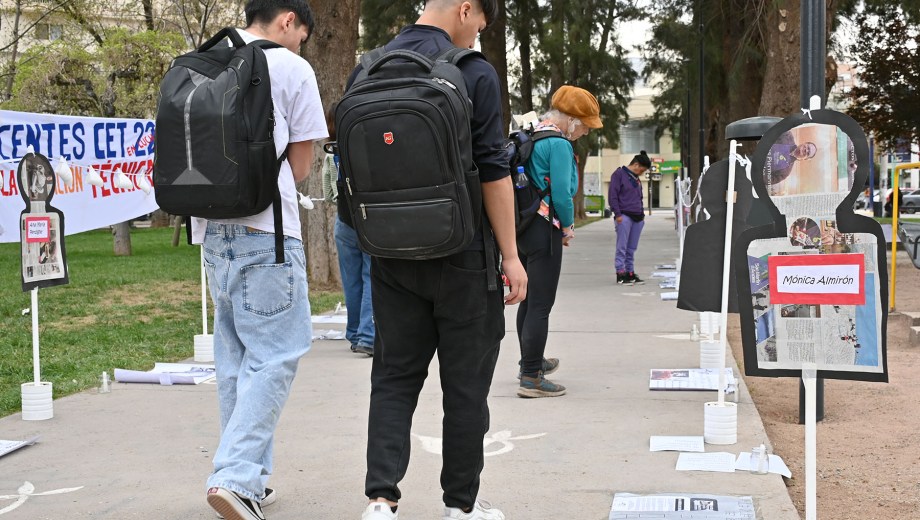 Los 50 años de la Noche de Los Lápices, en Cipolletti, tuvieron su antecedente con las "Estaciones de la Memoria en 2025 (foto archivo Florencia Salto)