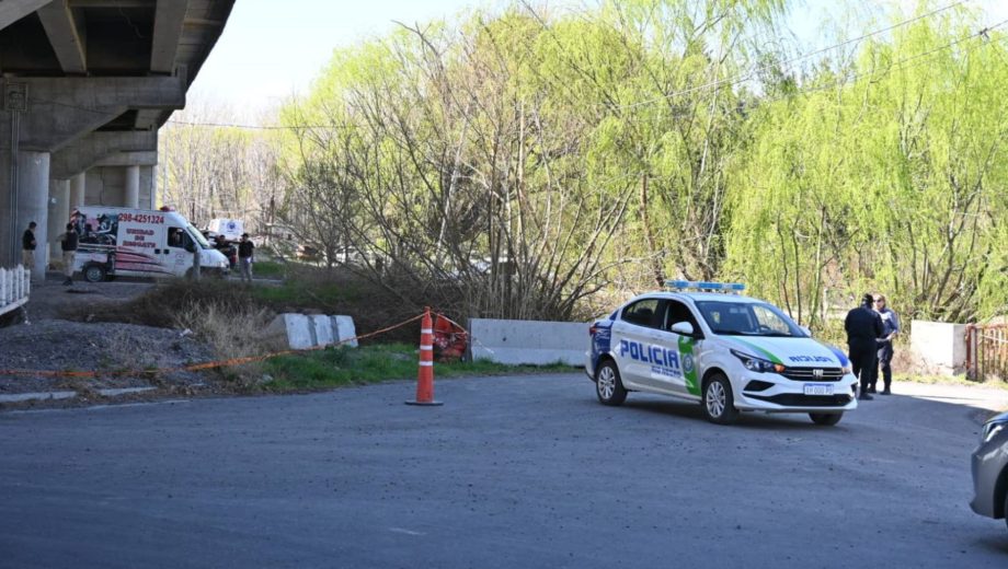 Encontraron un cuerpo entre Huergo y Godoy. Foto: Juan Thomes
