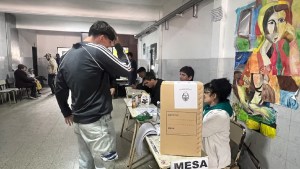 Elecciones 2025 en Buenos Aires: salió corriendo para no ser presidente de mesa y fue atrapado por la policía