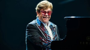 Preocupación por la salud de Elton John tras un episodio que generó alarma en Francia