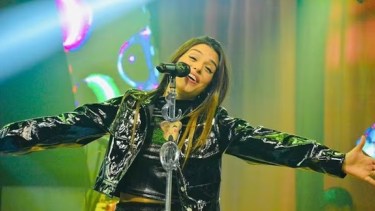 Quién es Eugenia Quevedo, la encargada de cantar el himno en la despedida de Lionel Messi