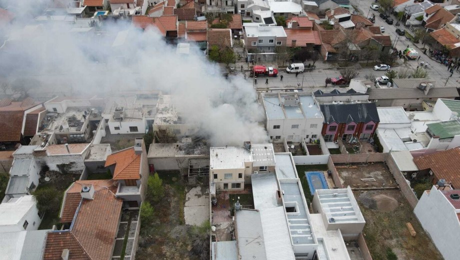 Explotó un depósito de pirotecnia en Roca. (Foto: Juan Thomes).