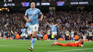 Champions League: triunfos de Barcelona y Manchester City, con récord de Haaland