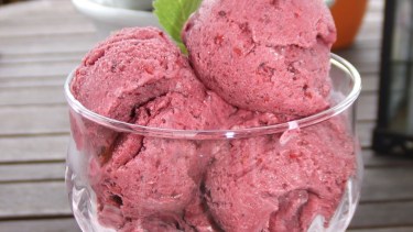 Saludable y cargado en proteínas: el helado casero de frutos rojos para disfrutar sin culpas