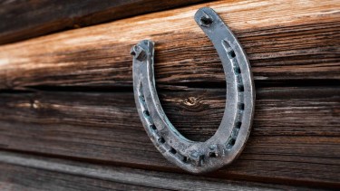 Por qué muchos cuelgan una herradura en el balcón sin que sea un elemento decorativo 