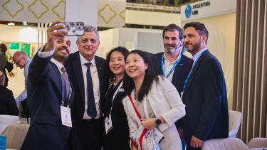ExxonMobil negocia comprar parte del GNL del plan argentino liderado por YPF