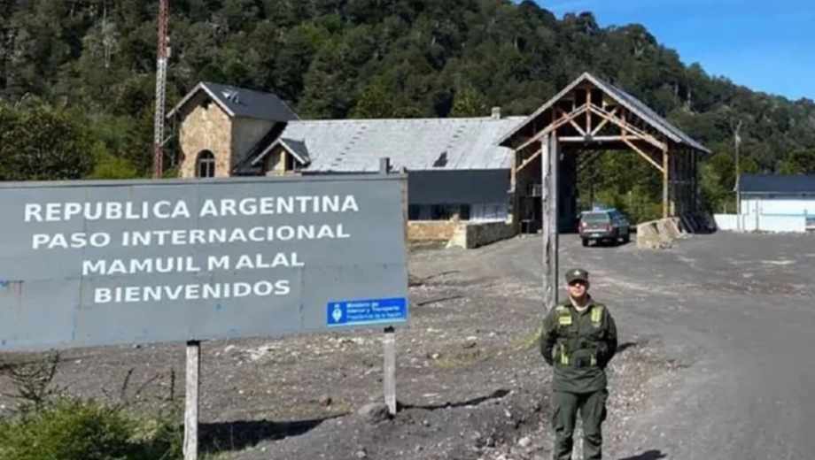 Paso internacional Mamuil Malal.-